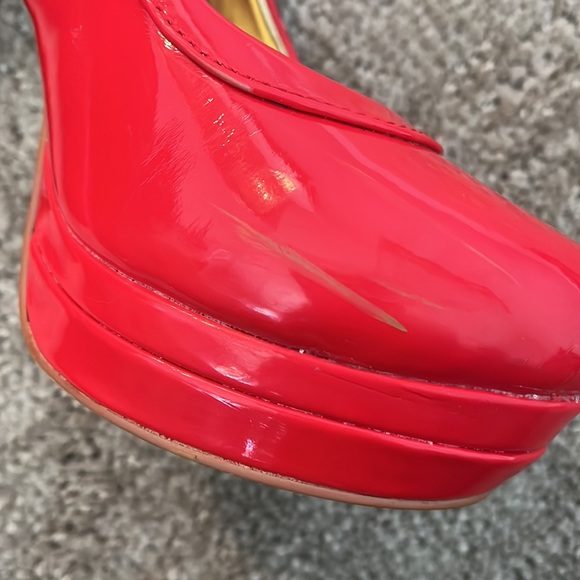 Xoxo bright red stiletto heels.  5 inch platform heels.  Size 6 - Picture 7 of 7